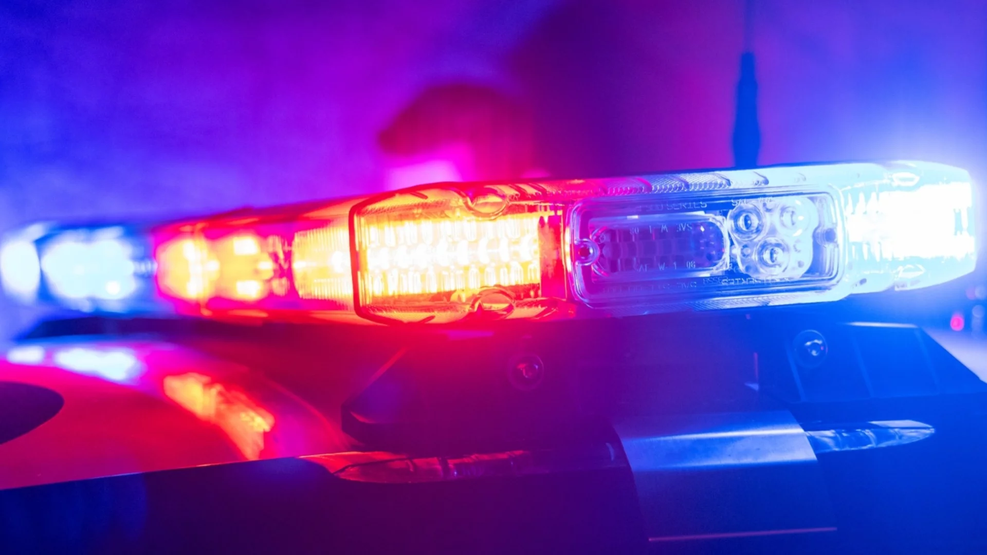 Война на банди в мола: 15-годишен наръган, лекари се борят за живота му