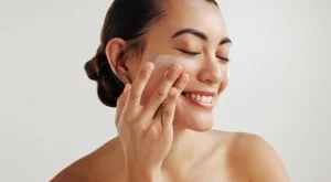 Ретинол срещу бакучиол: Коя съставка против стареене наистина действа?