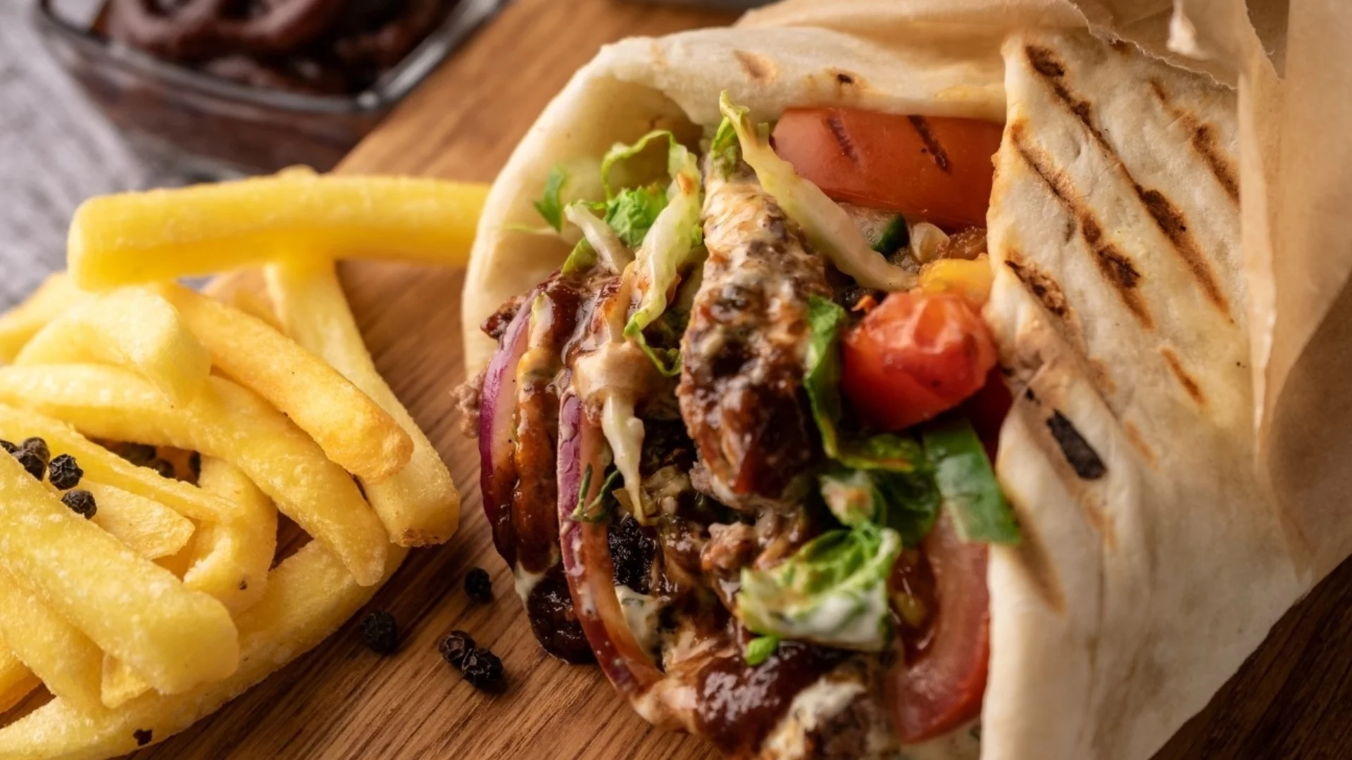 89 натровени с храна от топла витрина, 34 от тях са деца и са в болница - случай от Бурятия (ВИДЕО)*