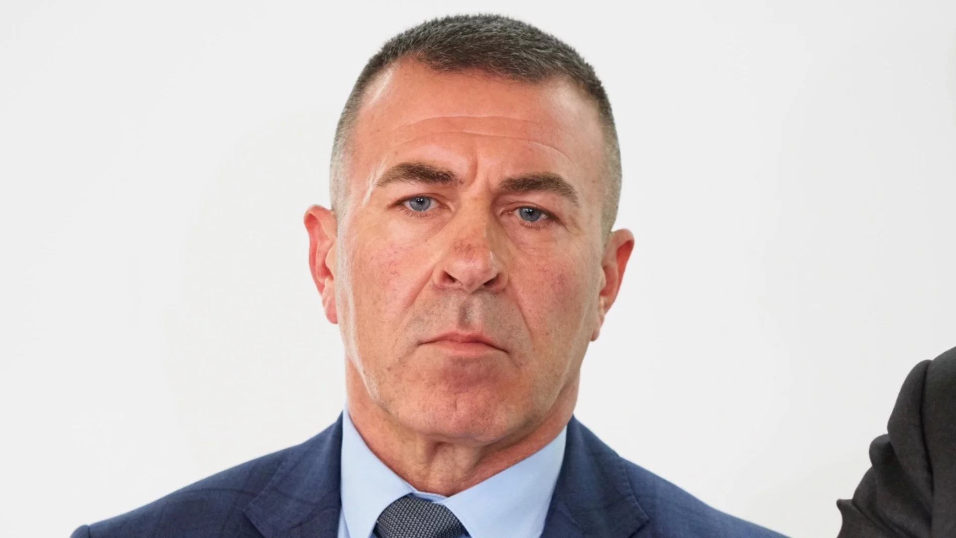 Нападнатият софийски прокурор е с опасност за живота