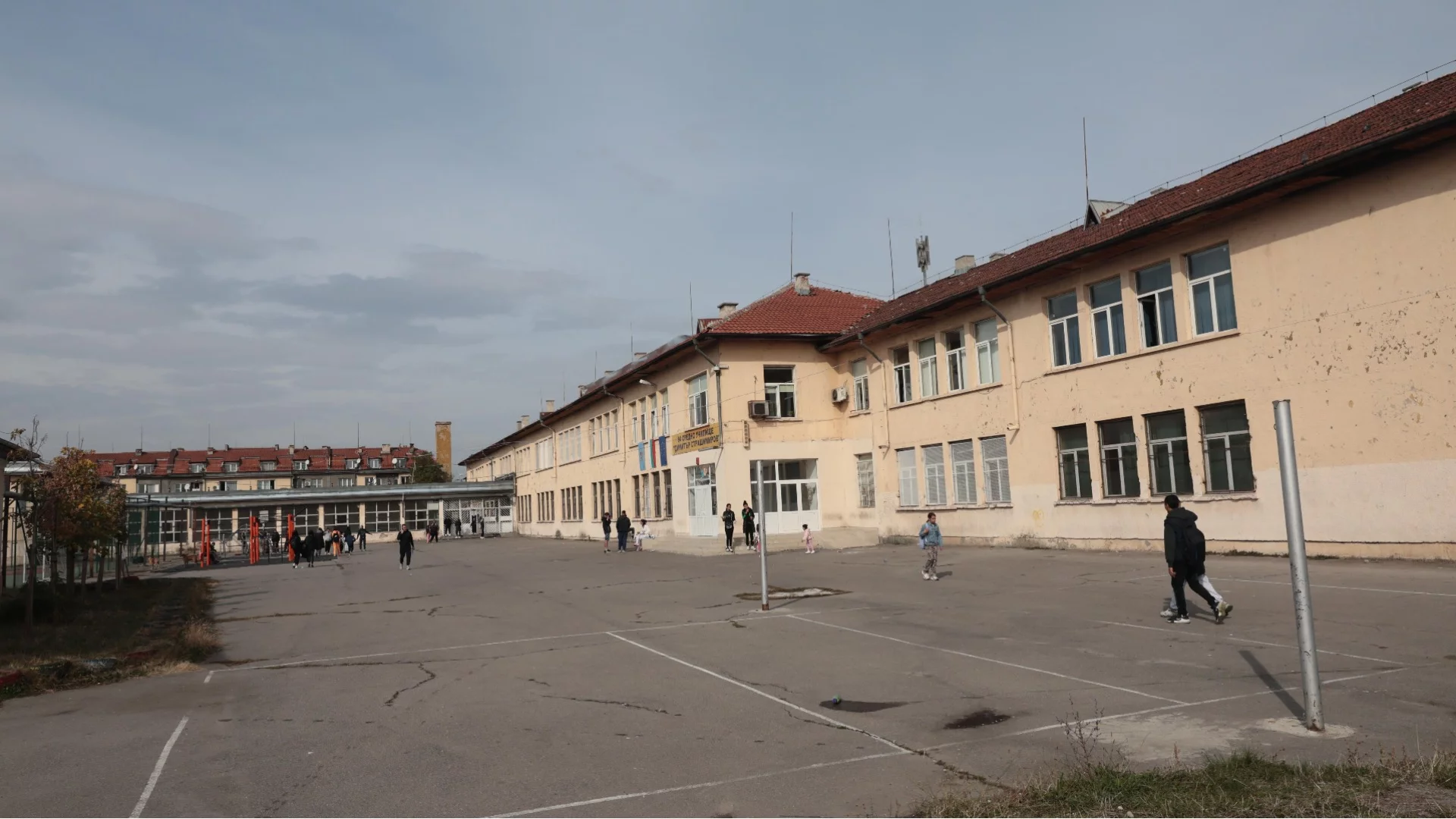 Директорката на училището: Детето е намушкано на шега