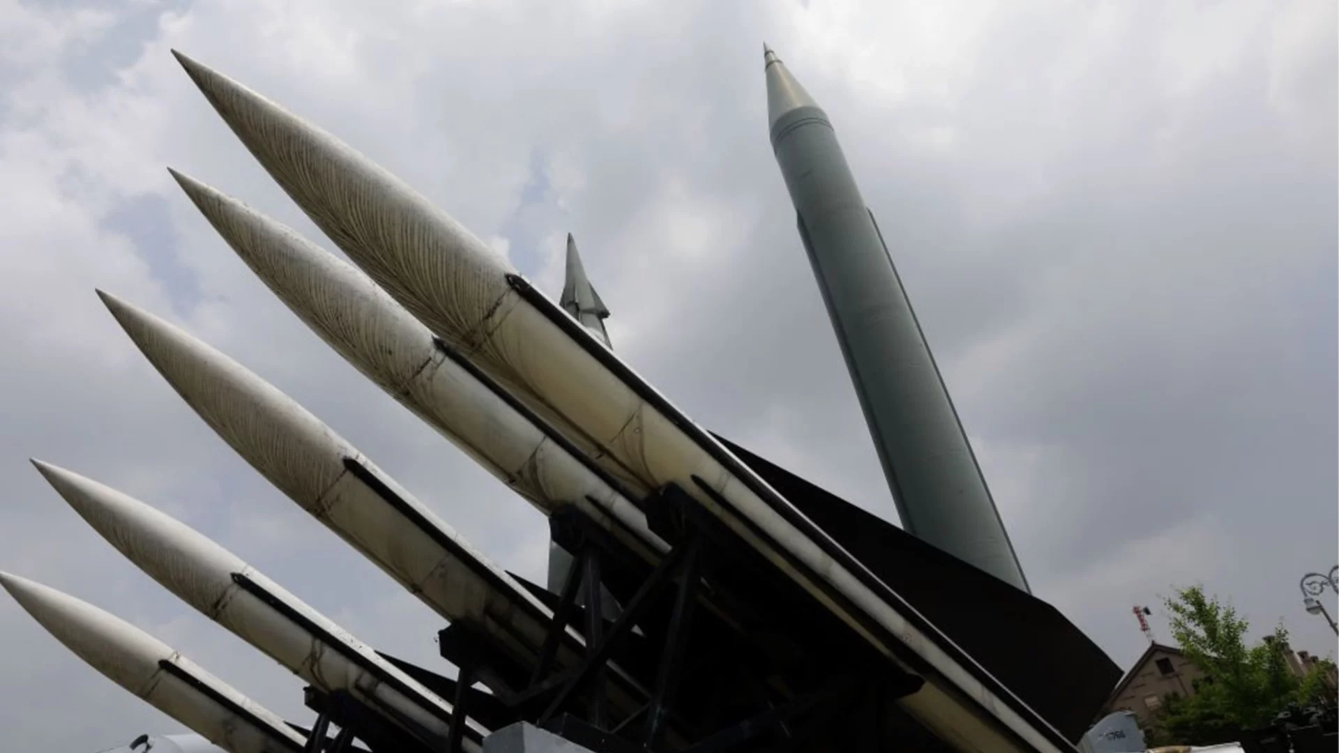 Северна Корея изстреля няколко балистични ракети с малък обсег