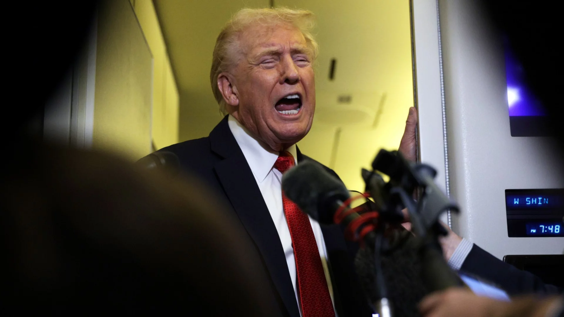 "Обратно към традиционните ценности": Как Тръмп овладява цялата власт в САЩ