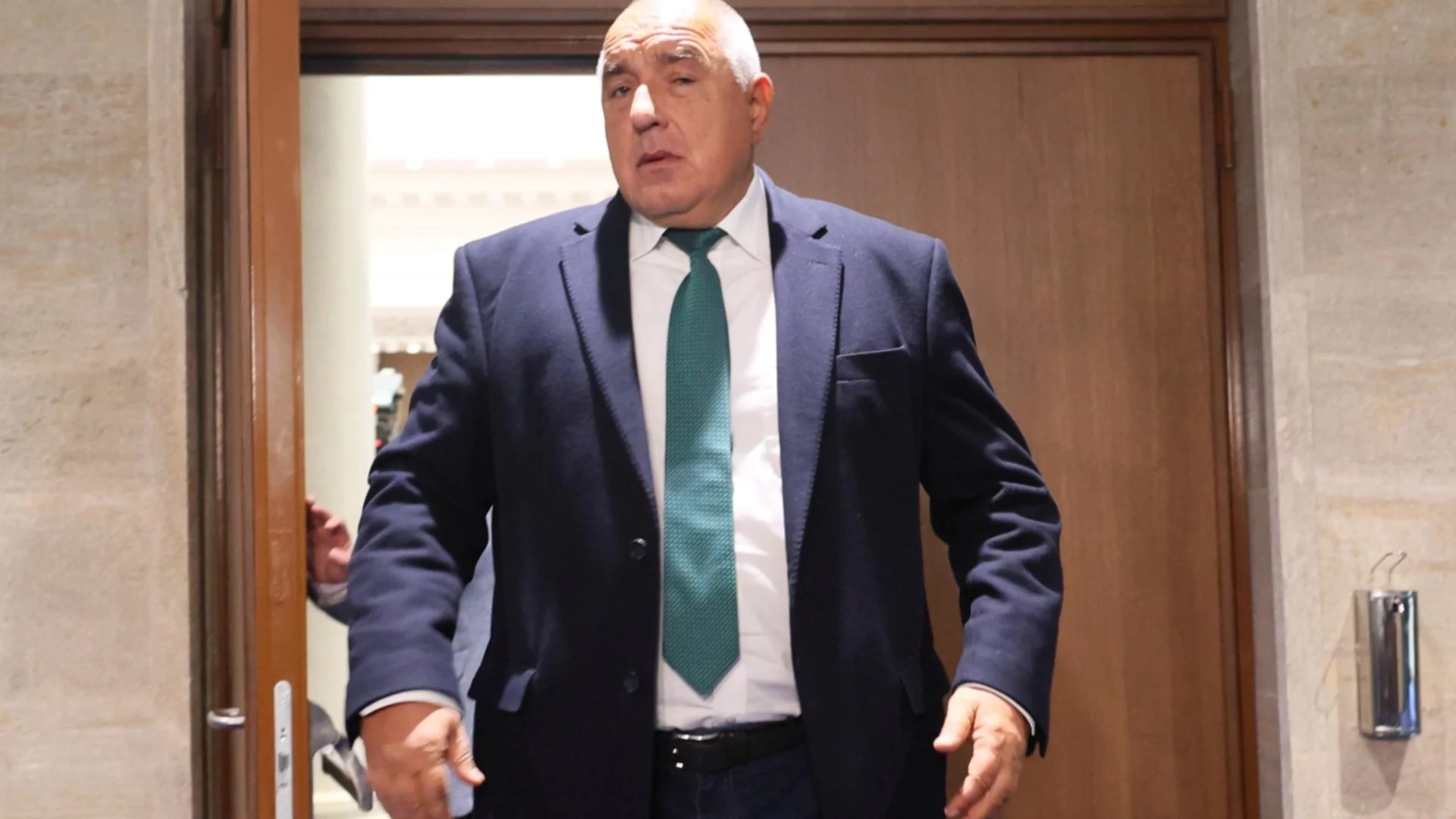 "Ако иска на файтон, може и на колело": Борисов призова за връщане на колите на Радев (ВИДЕО)