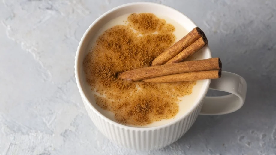 Мляко с канела: 10 добри причини редово да пиете тази напитка