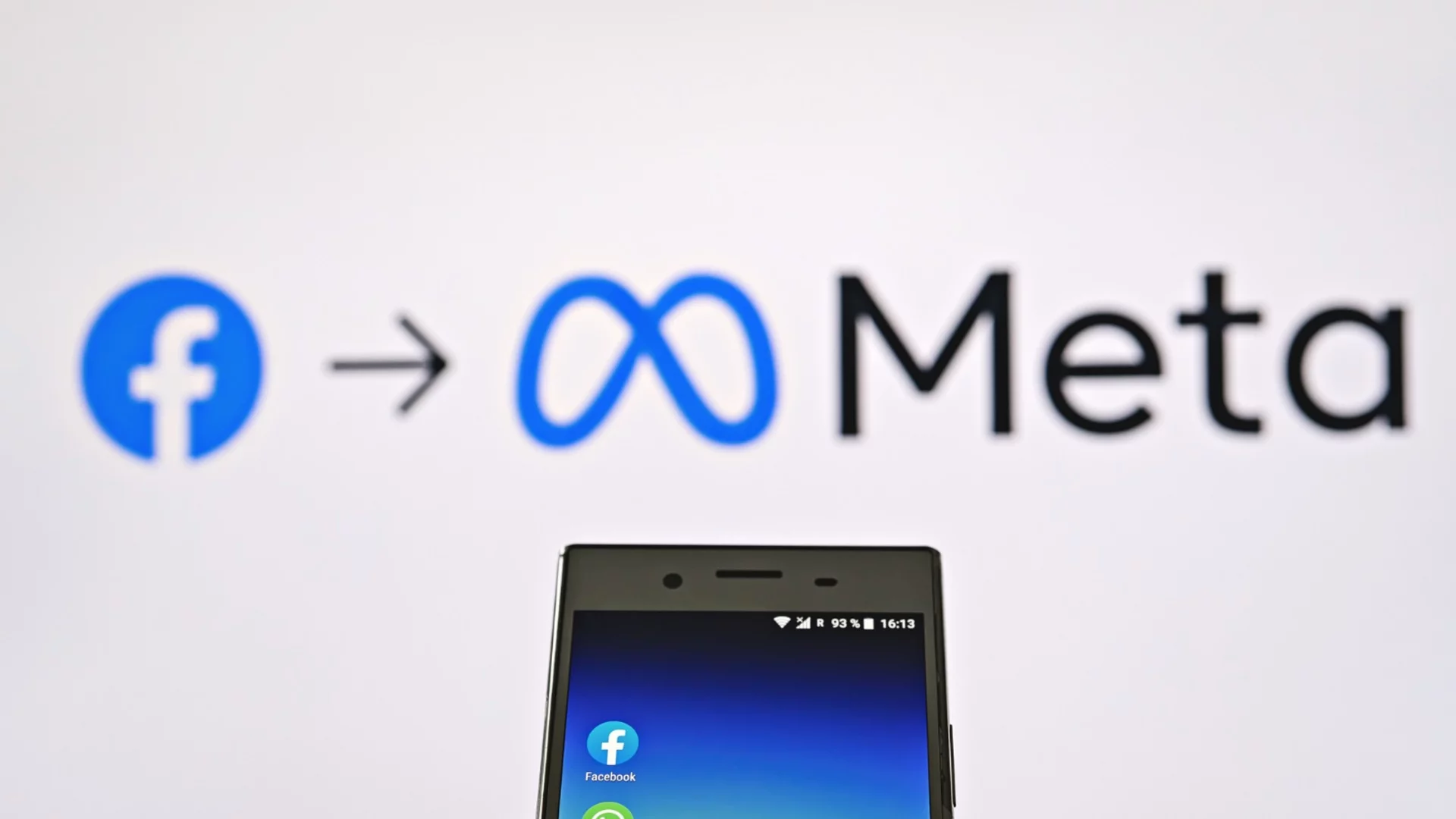 След агресивно наемане на персонал: Meta съкращава стотици служители