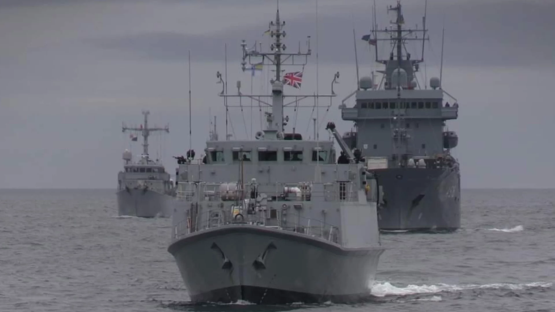 Мирише на война: Британският флот прехвана руски разрушител в Ламанша (ВИДЕО)