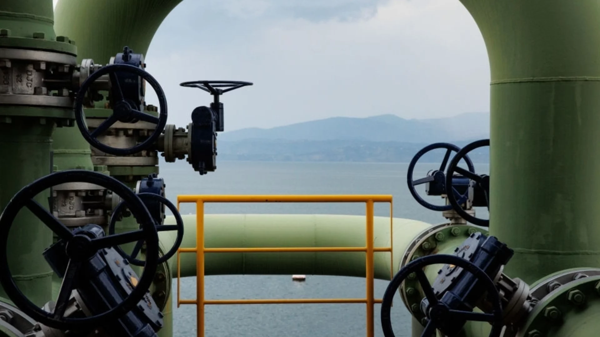 Рекорден ръст: защо цените на петрола се изстреляха нагоре 