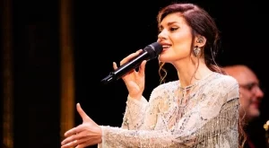 Михаела Филева вече е на коледна вълна, пусна празнична песен