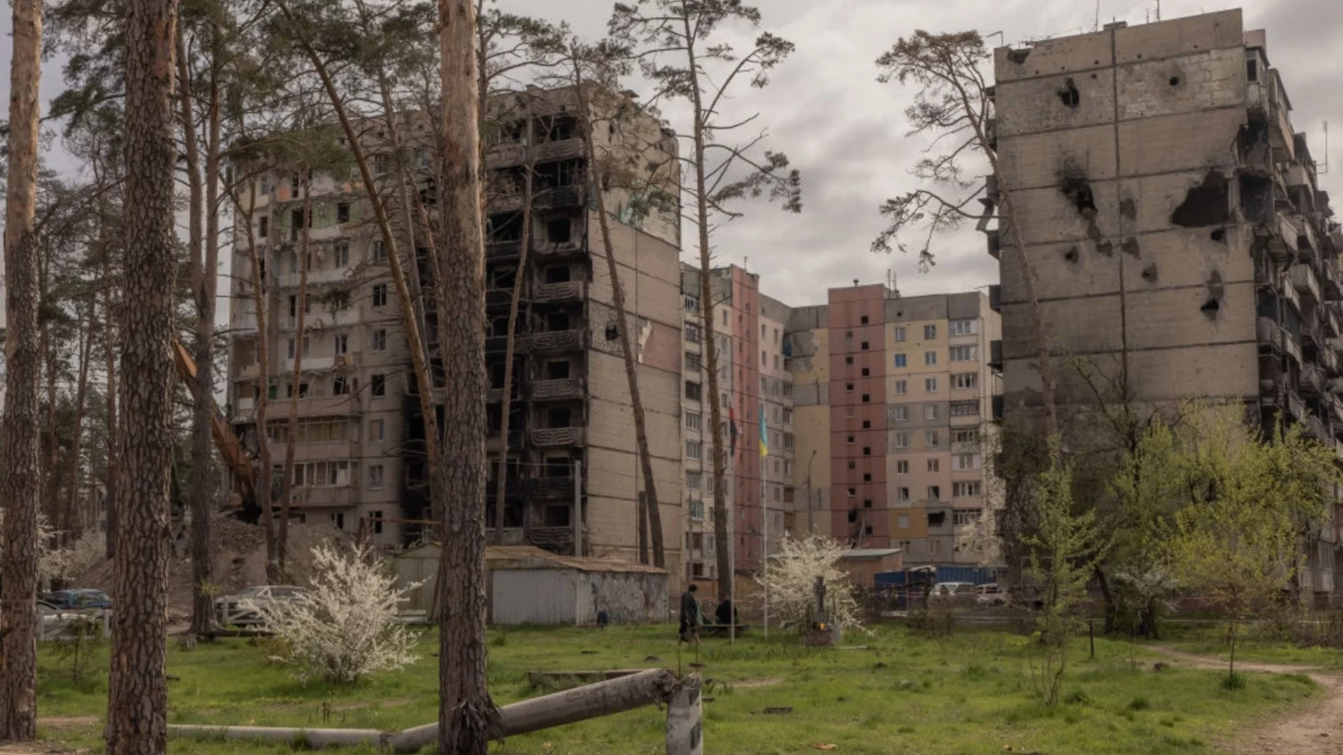 Войната взе своето: Младите украинци не искат да останат в родината си