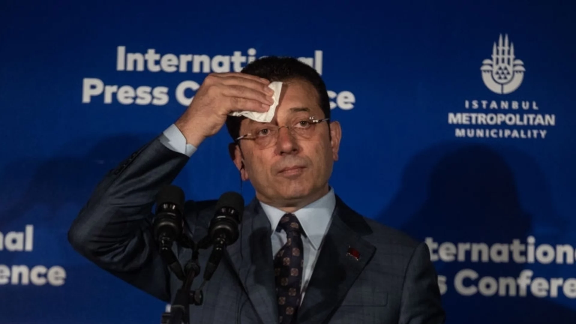 Арест без край: Турски съд оставя Имамоглу зад решетките