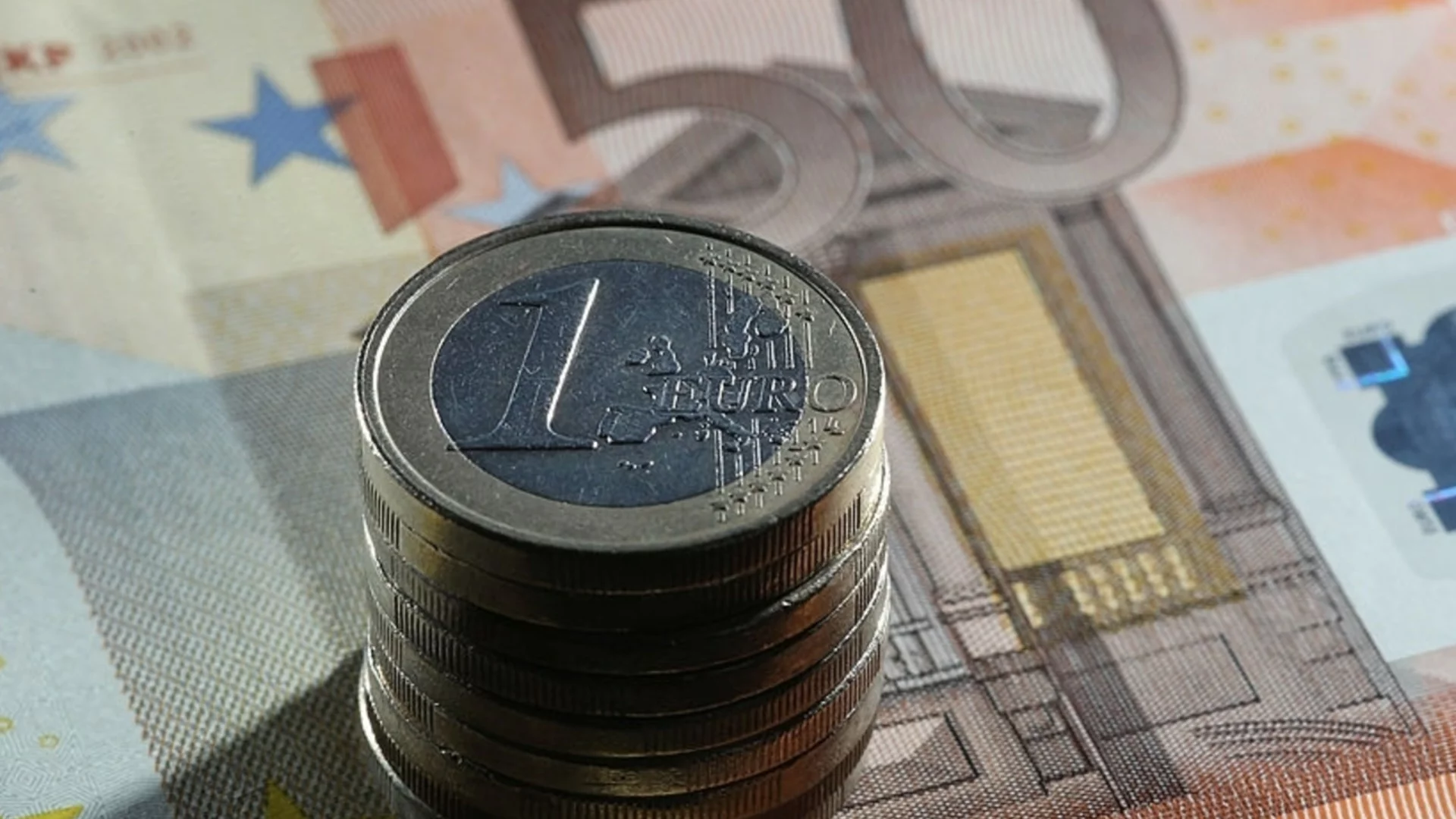 Курсът на еврото към долара пое в нова посока