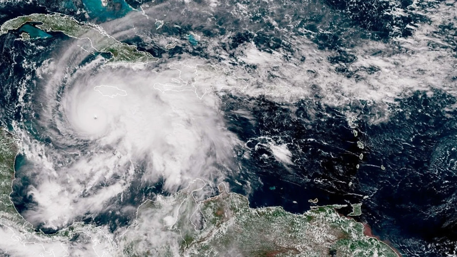 Ураганът "Мелиса" е безпощаден: Има ли повишен риск от мощни бури над Европа