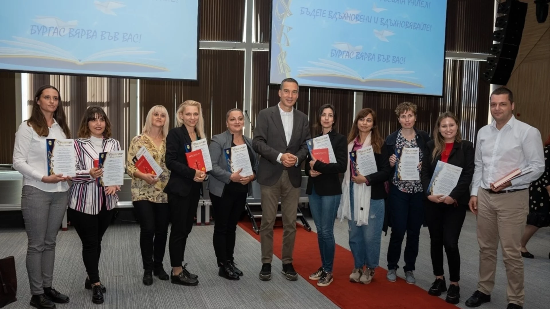 104 бургаски млади учени и менторите им ще бъдат отличен за успешен старт в кариерата