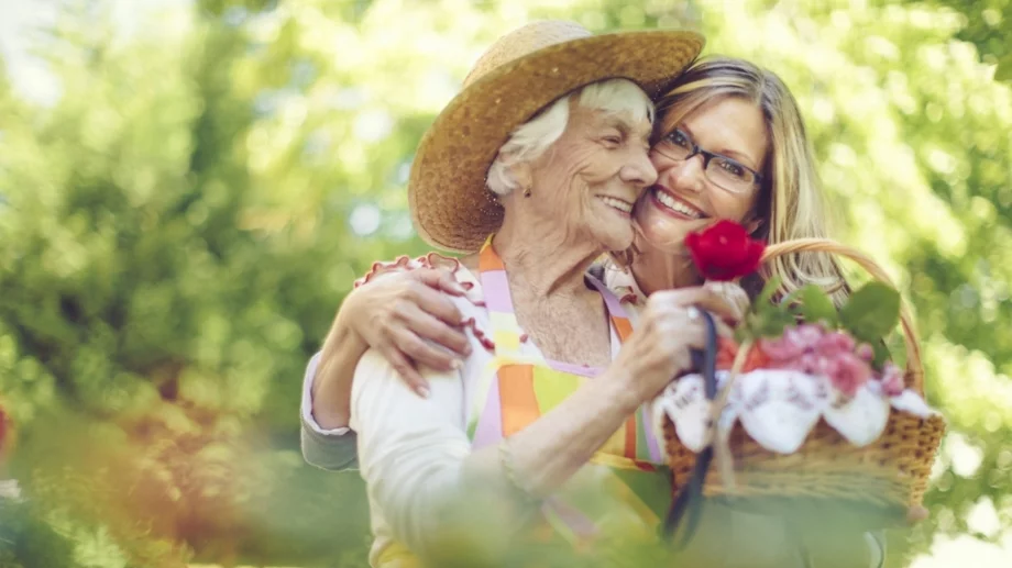 Обясниха защо жените живеят по-дълго от мъжете