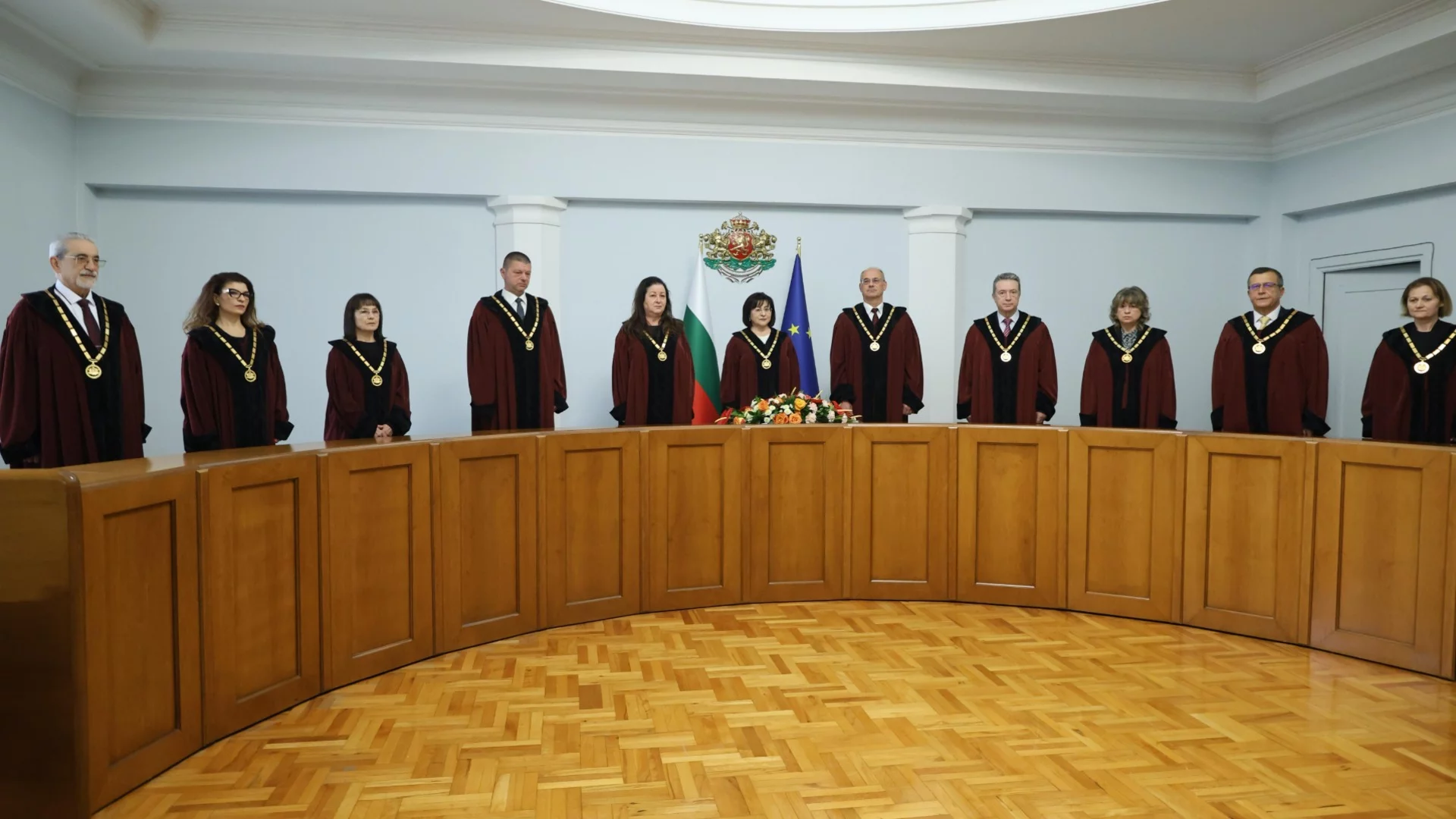 Радев може и да си върне сружбите, Конституционният съд се зае