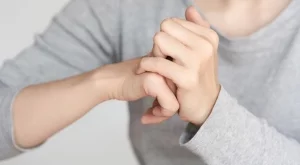 Защо ставите ви пукат: 5 често срещани причини, рискове и съвети за превенция