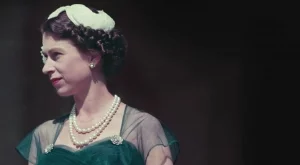 Откриват най-голямата изложба, посветена на гардероба на кралица Елизабет Втора