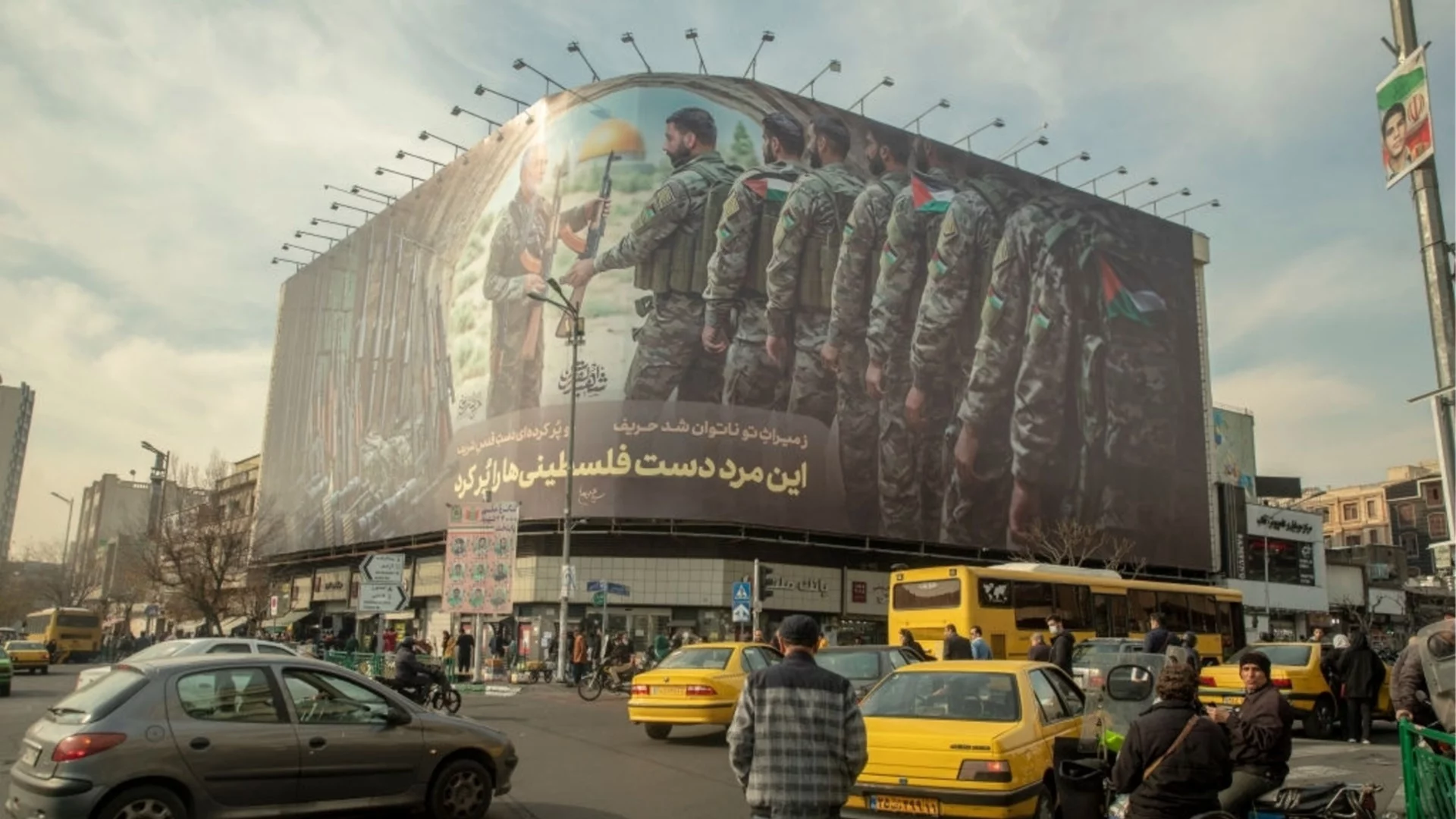 Иран моли иракските си милиции, атакуващи САЩ, да влязат в политиката: хитра игра за избягване на санкции