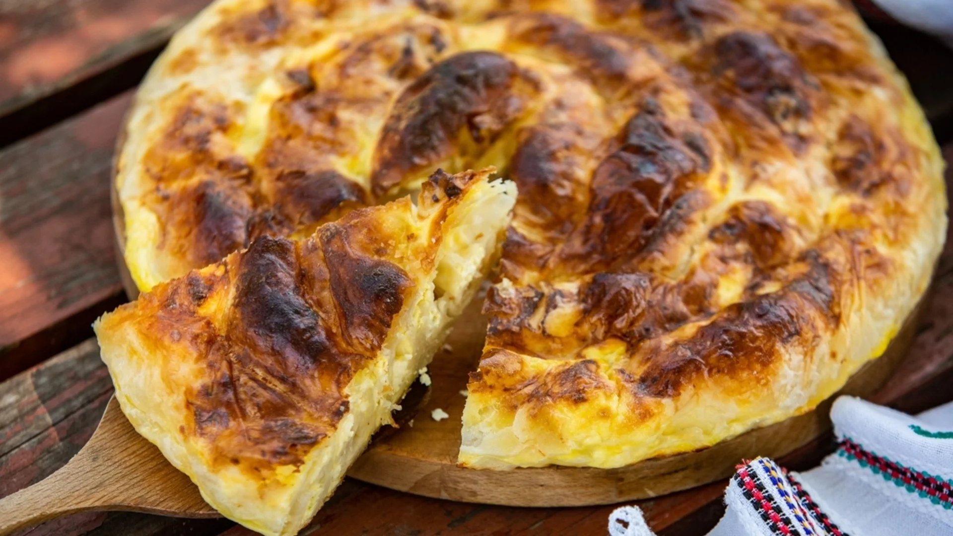 Какво да направим, ако баницата загаря отгоре, но е суха отвътре