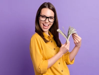 Kазването на тези думи преди даване на пари може да привлече богатство