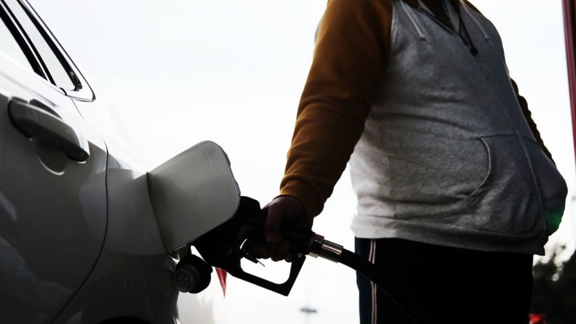 Помагайте, намерете бензин: Руски регион с молба към Кремъл