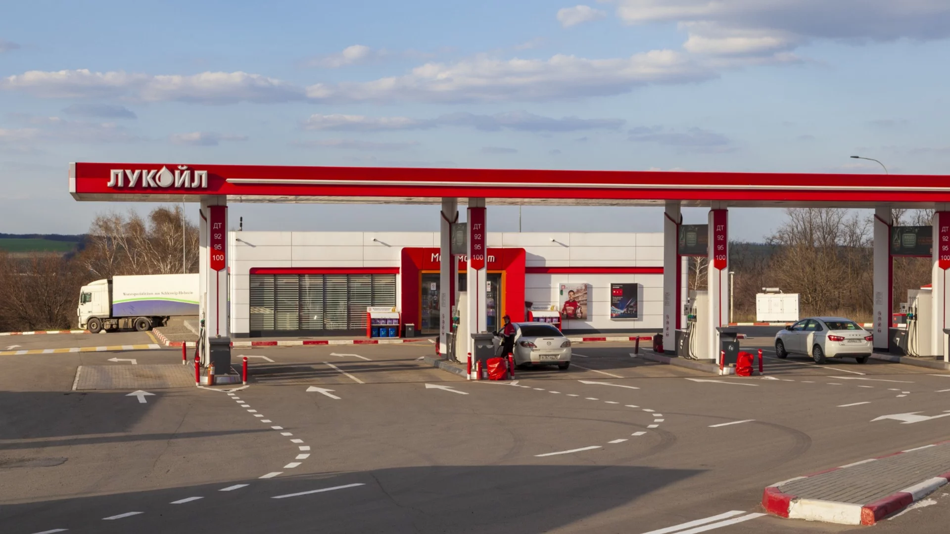 Гледат мерките на задържаните за източване на гориво от тръбопровод на „Лукойл“