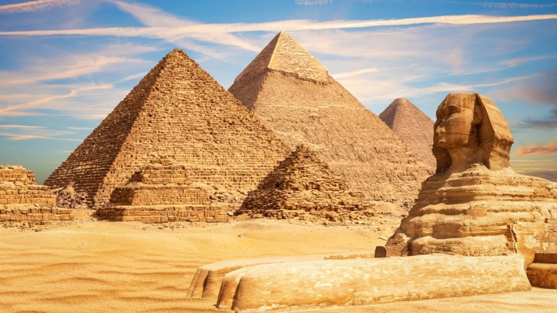 Арести на голи туристи на Хеопсовата пирамида