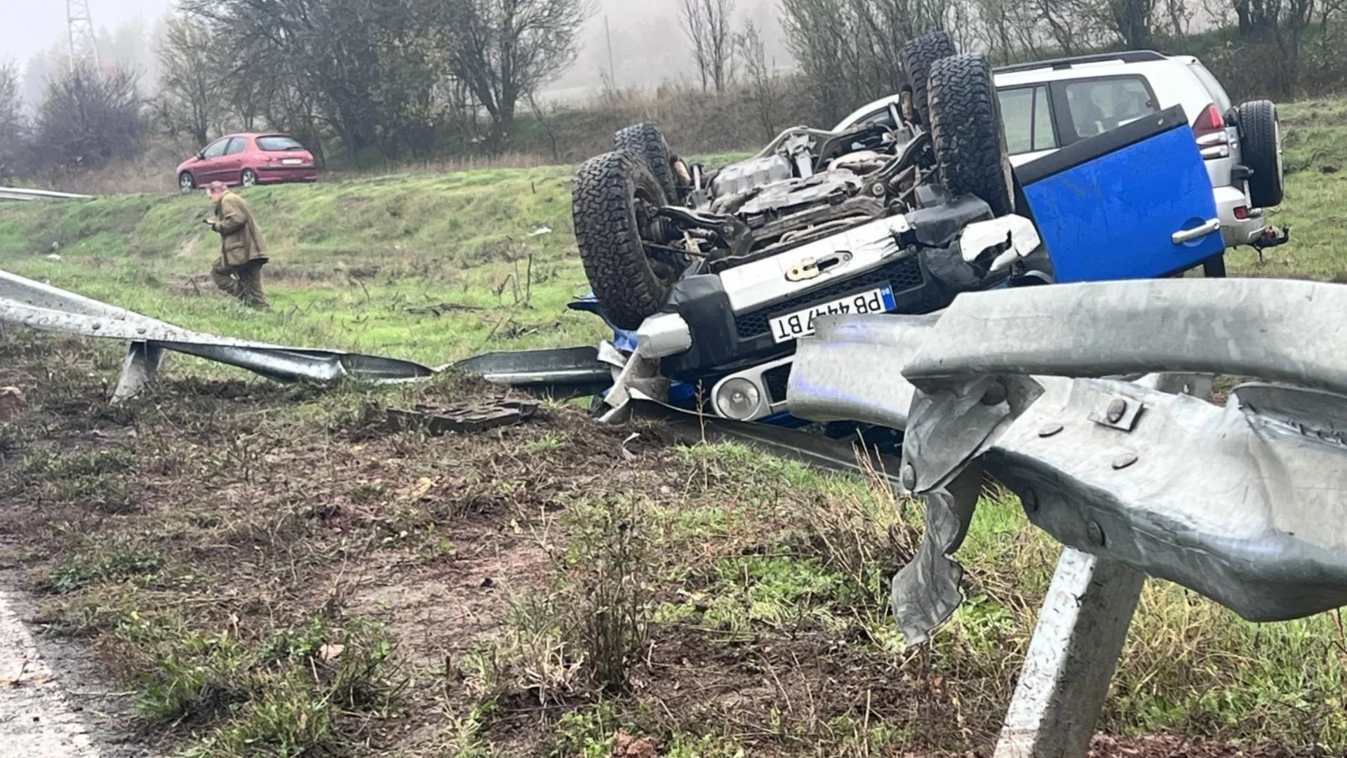 С опасност за живота: Мъж катастрофира с джип