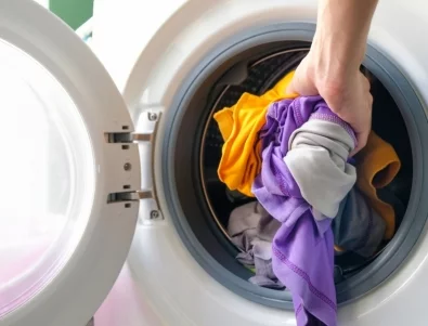 Наистина ли е необходимо да перете дрехите наопаки?