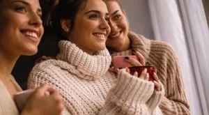 6 пуловера, които всички носят в момента (започнете и вие)