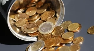 Какво да правите със стотинките от касичката преди 1 януари 2026