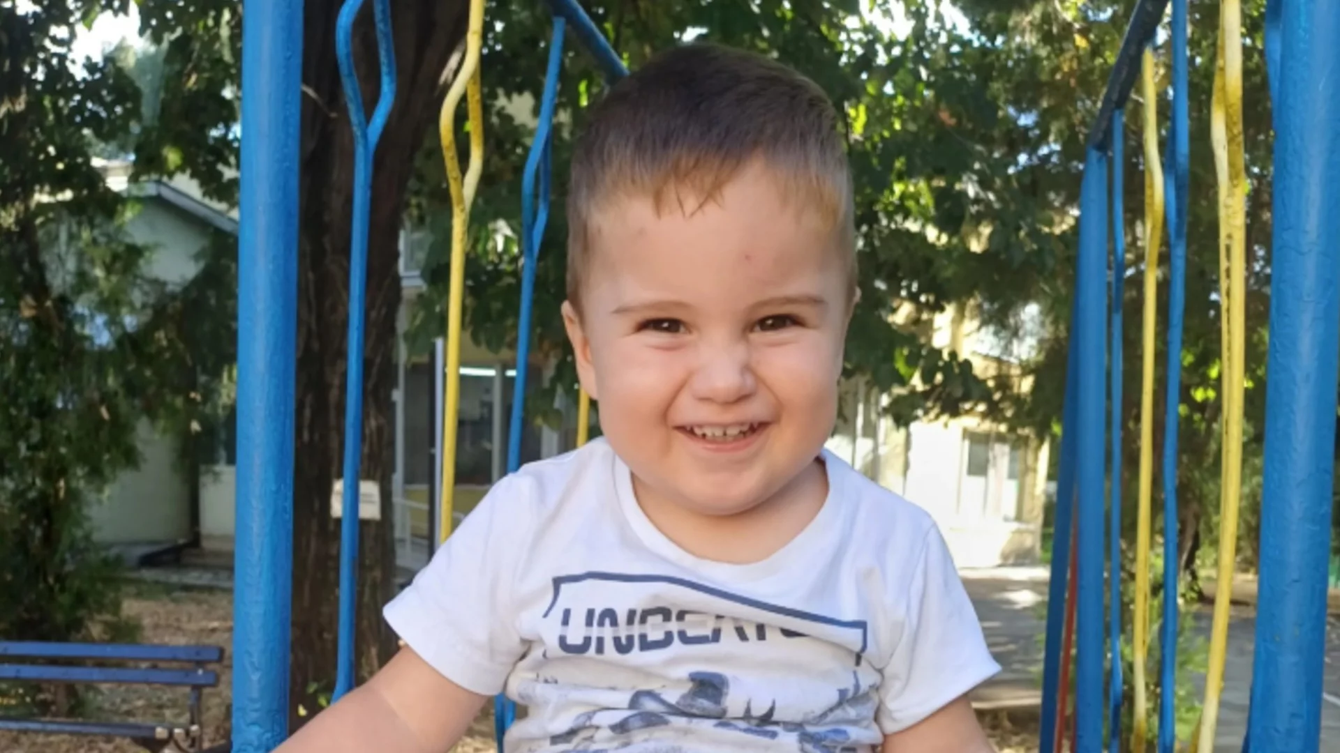 Да помогнем на Криси да проходи