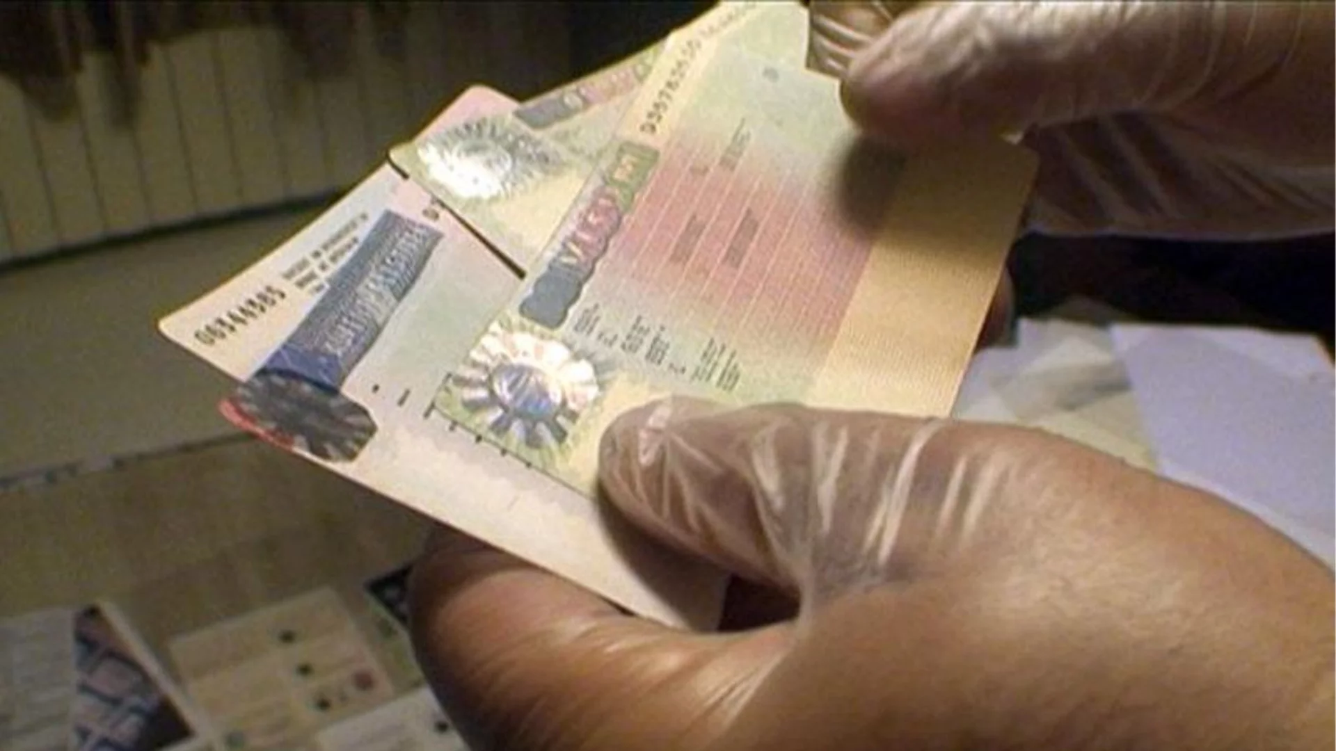 Заловиха група за фалшиви документи, работила на територията на три области в страната