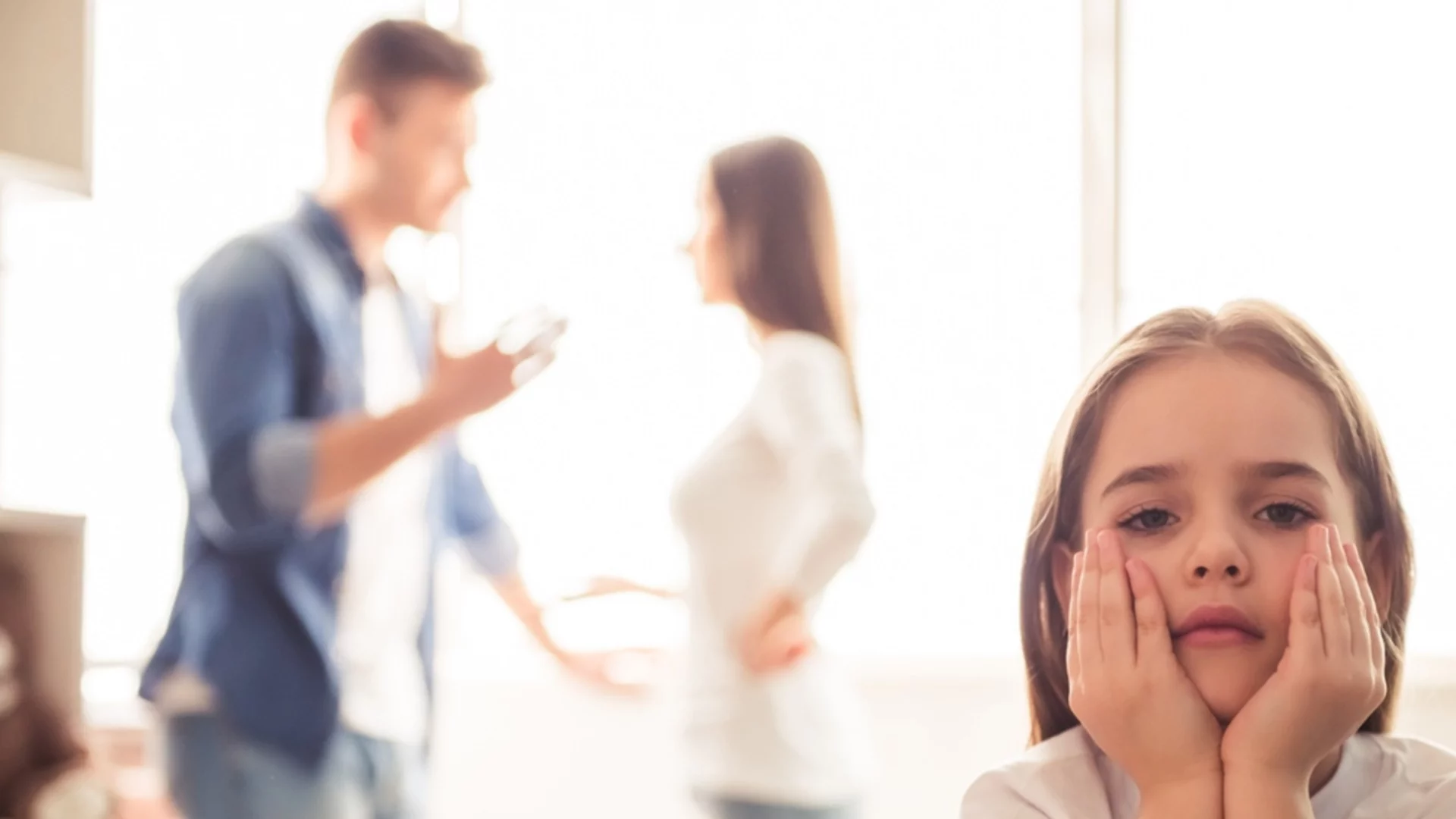 Браковете на Балканите: Вижте връзката между парите, интернета и разводите