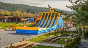 Като в "Алиса в страната на чудесата", но в планината: Добре дошли в Therme Fun and Sport Park