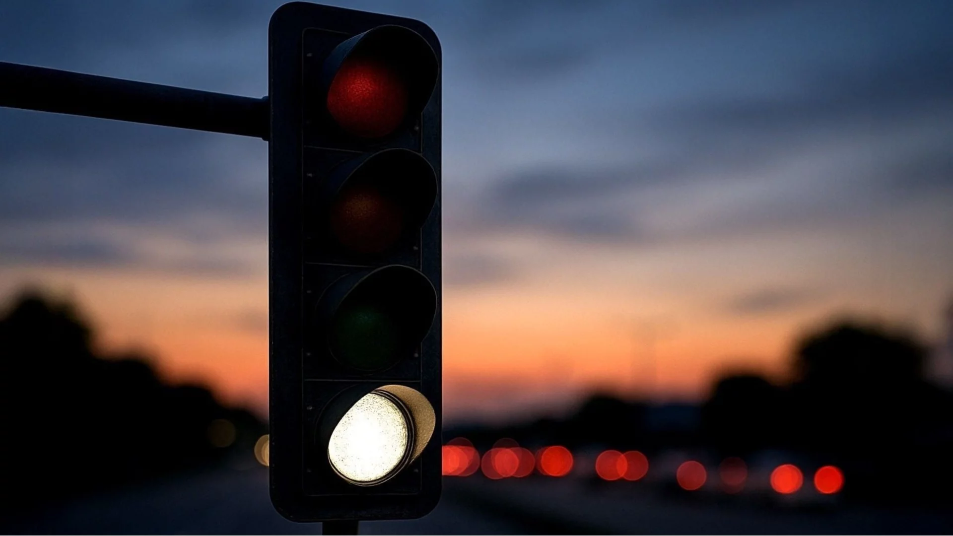 Четвърта светлина на светофара ще облекчава сериозно трафика