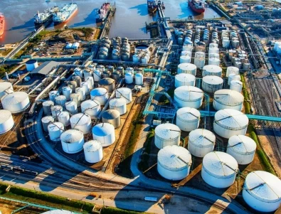 Цената на петрола е в нова посока след новини от САЩ и Русия