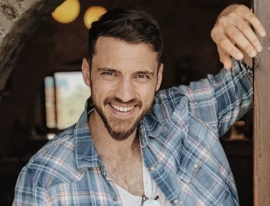 Щастие за Алекс Иванов от "Братя": Сгоди се на театралната сцена (СНИМКА)