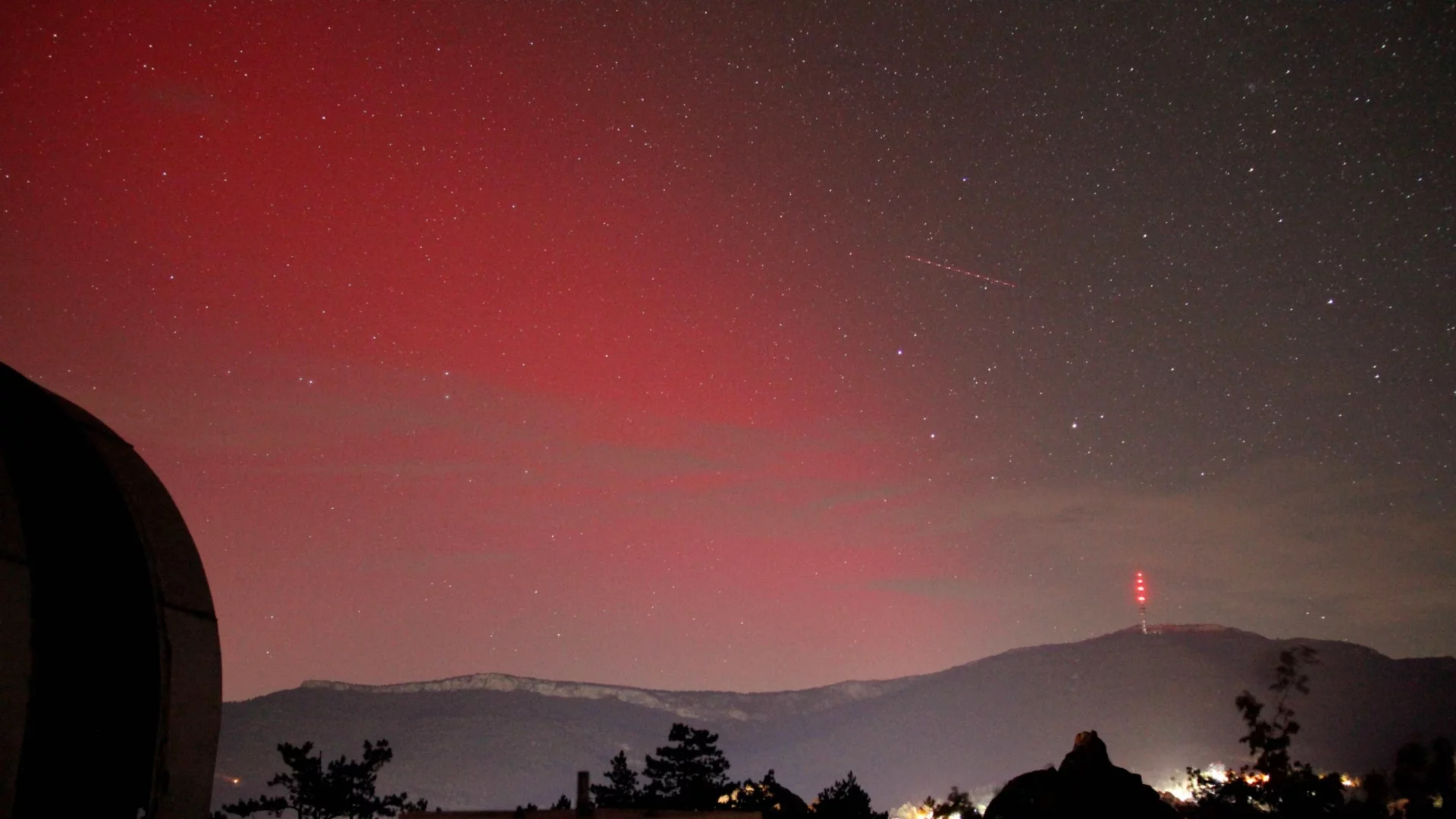 Полярно сияние озари небето над Смолян (ВИДЕО)
