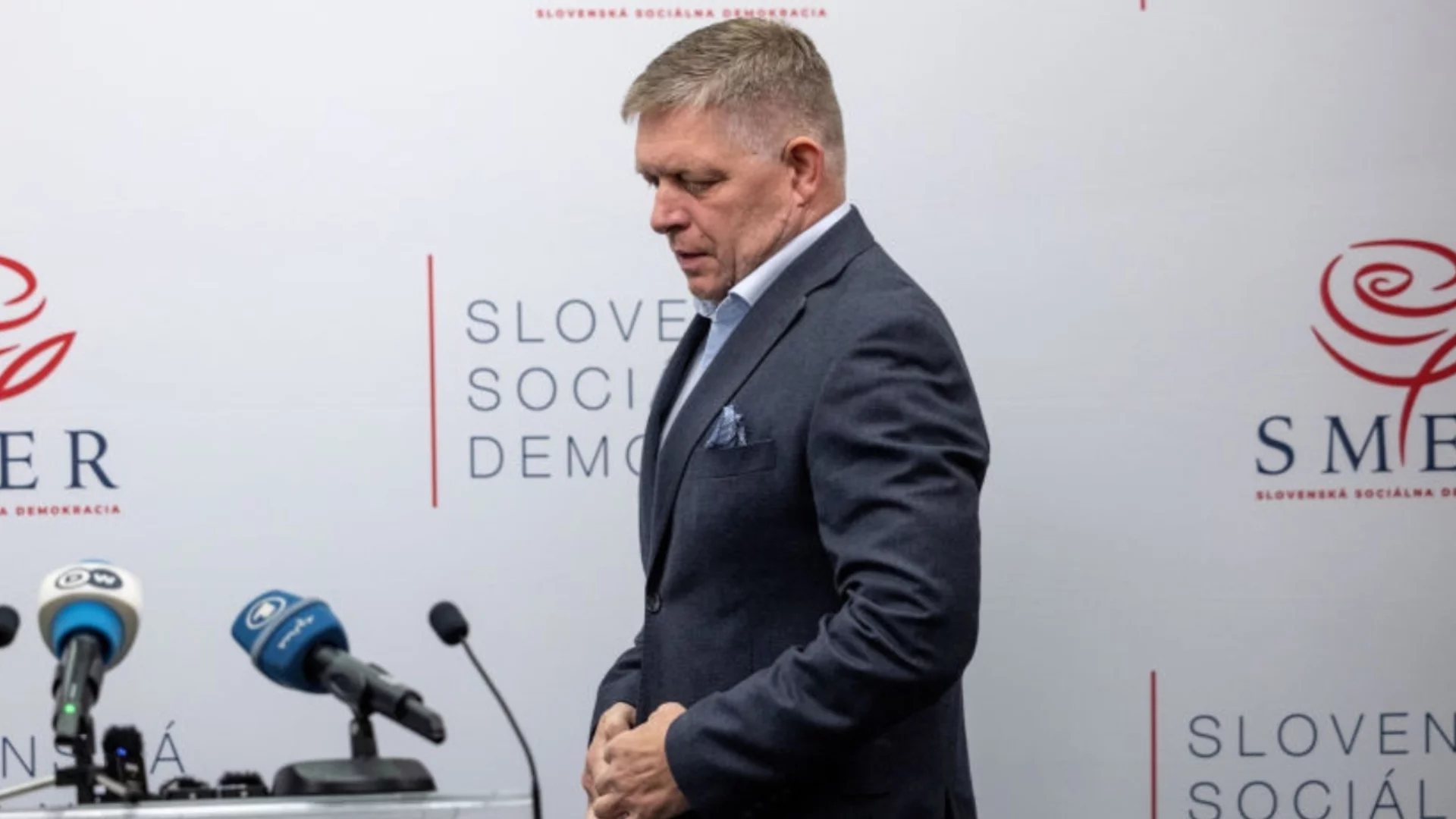 Гимназисти натриха носа на Фицо за Украйна, развяха украинското знаме (ВИДЕО)