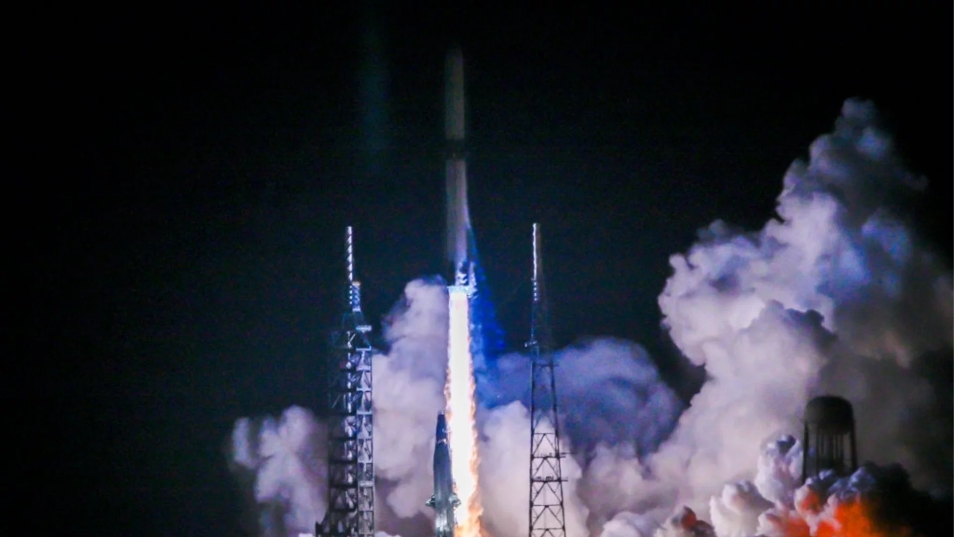 Ракетата на Безос "New Glenn" пое към Марс (ВИДЕО)