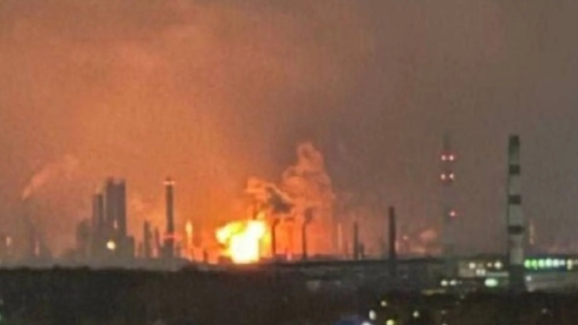 Освен рафинерията в Рязан - украински удар срещу две ключови за Русия цели (ВИДЕО)