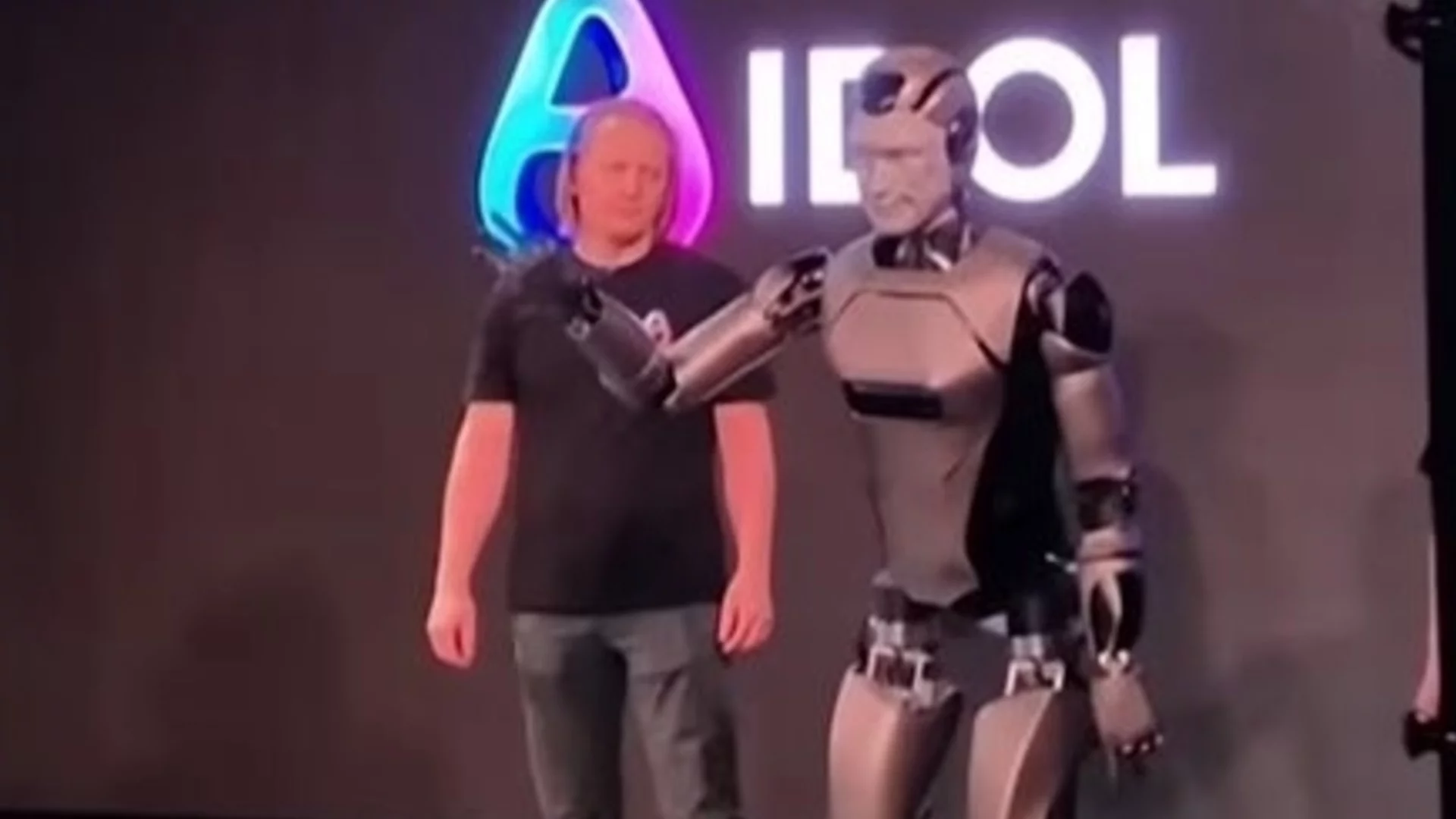 Лице в пода: Грандиозният провал на руския AI робот, който разсмя света