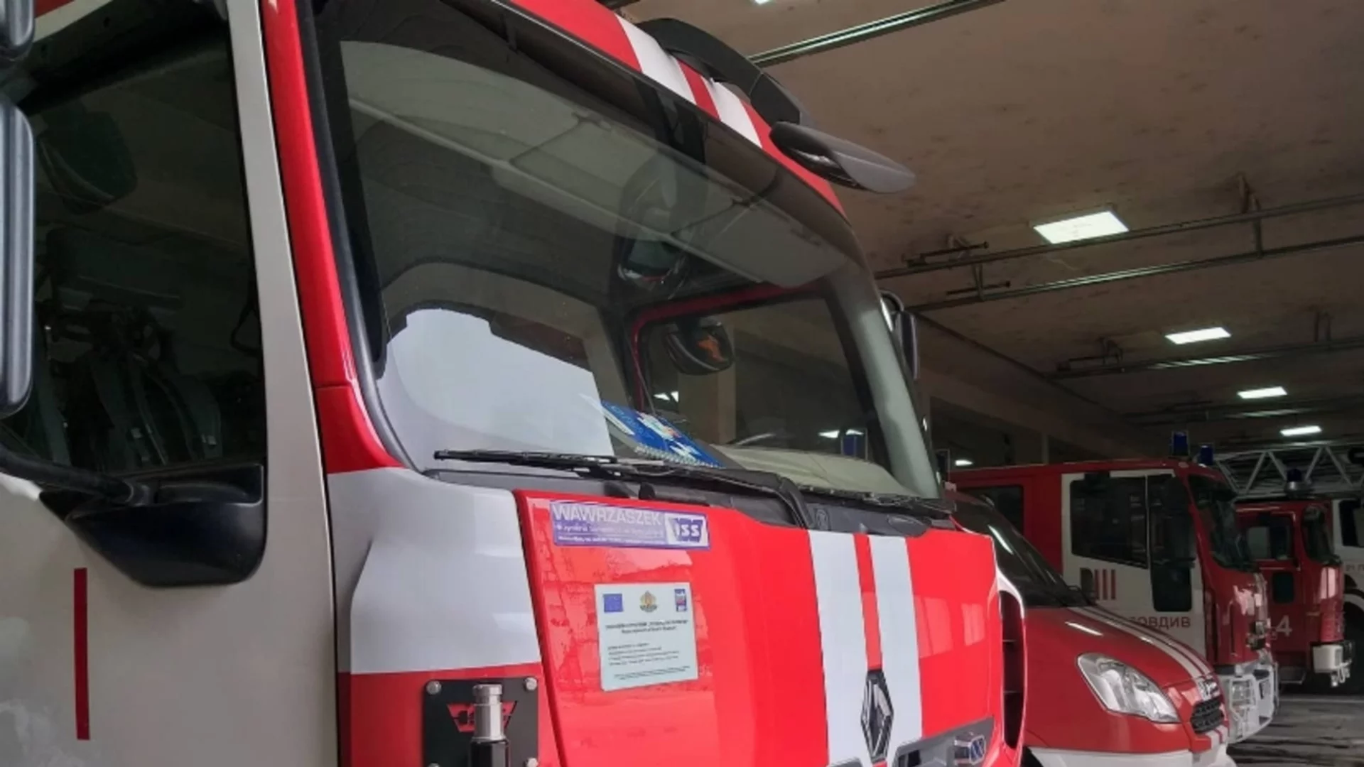 Пожарникари помогнаха на четири деца да слязат от изоставена сграда в София