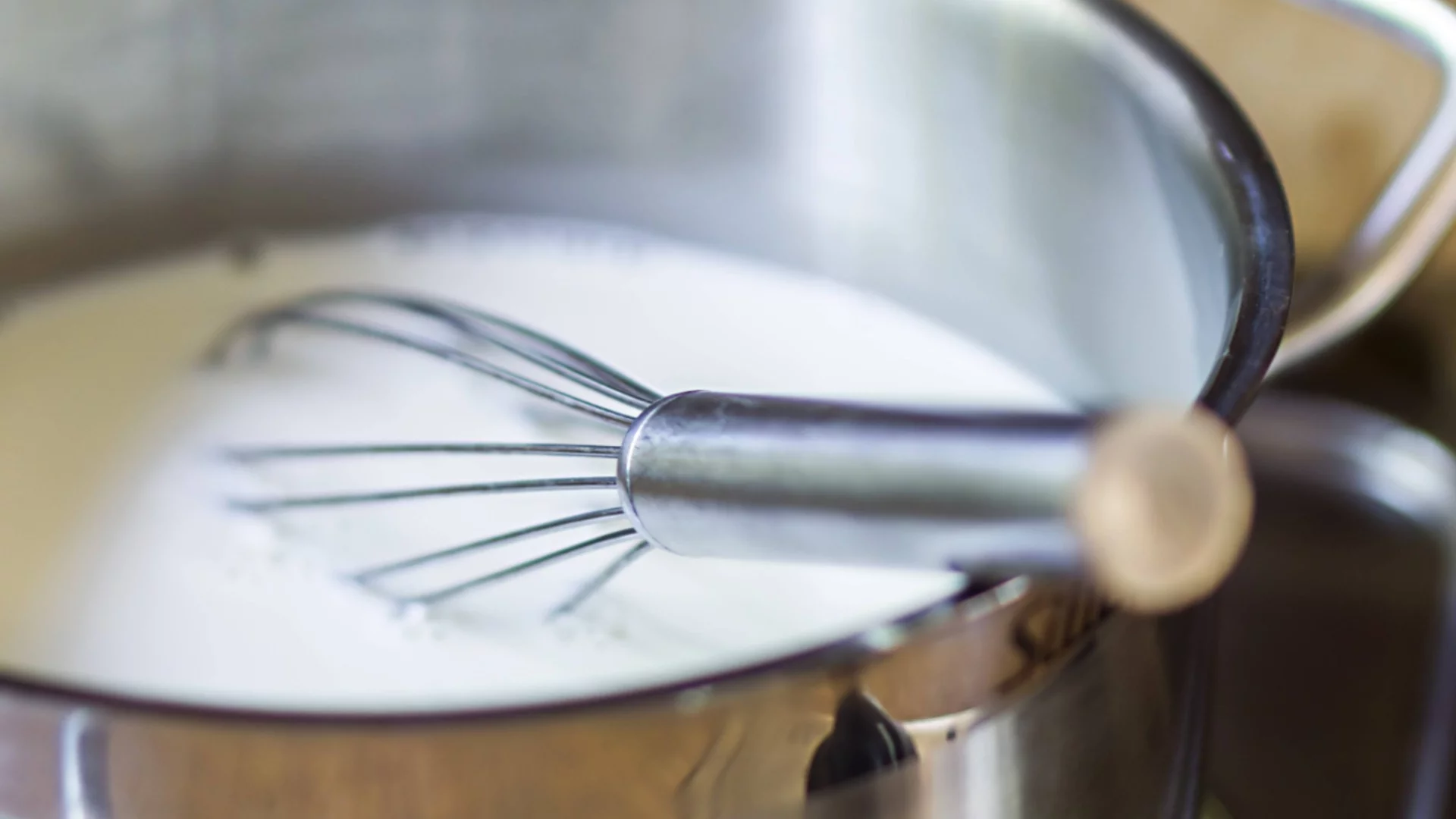 Несравним бабешки трик: Млякото няма да изкипи никога!