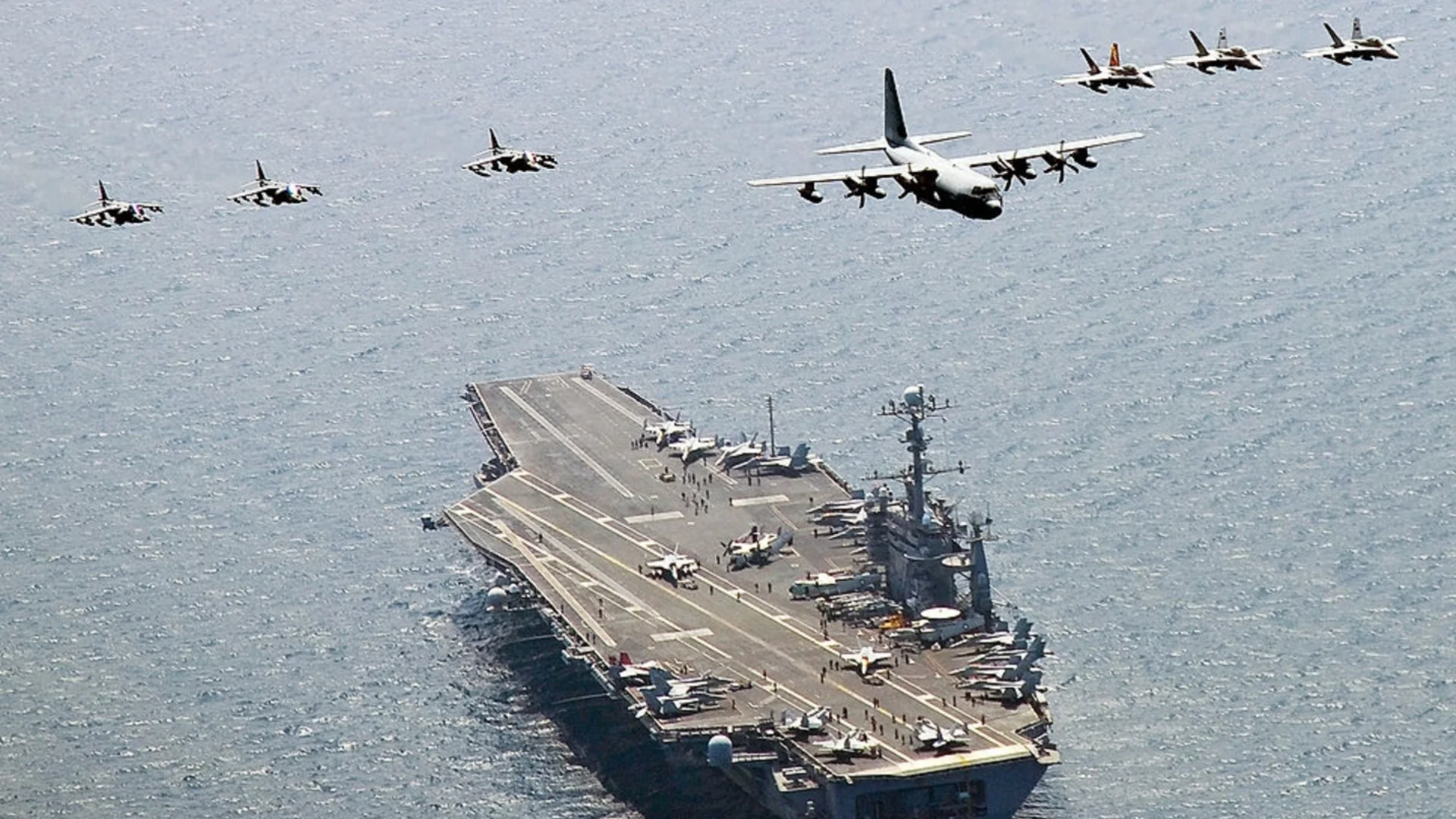 За първи път в Европа: Британски самолетоносач е поставен под прякото командване на НАТО