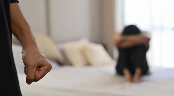 Под стража остава мъж, пребил жена