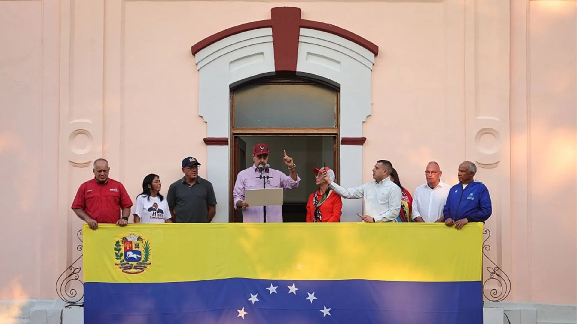 "От кухнята": САЩ ще пращат Мадуро при Путин или Ердоган, разширяват военното присъствие в Латинска Америка