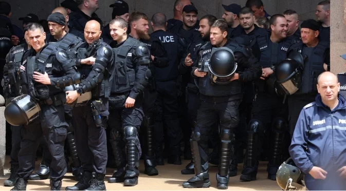 "Нищо не се очаква от полицай с тройна заплата": Бивш МВР министър за бюджетните идеи на властта